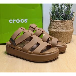 CROCS Tan Brooklyn Luxe Gladiator Sandals Women's Size 10 NIB